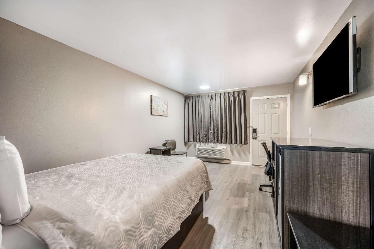 Econo Lodge Russellville Bagian luar foto