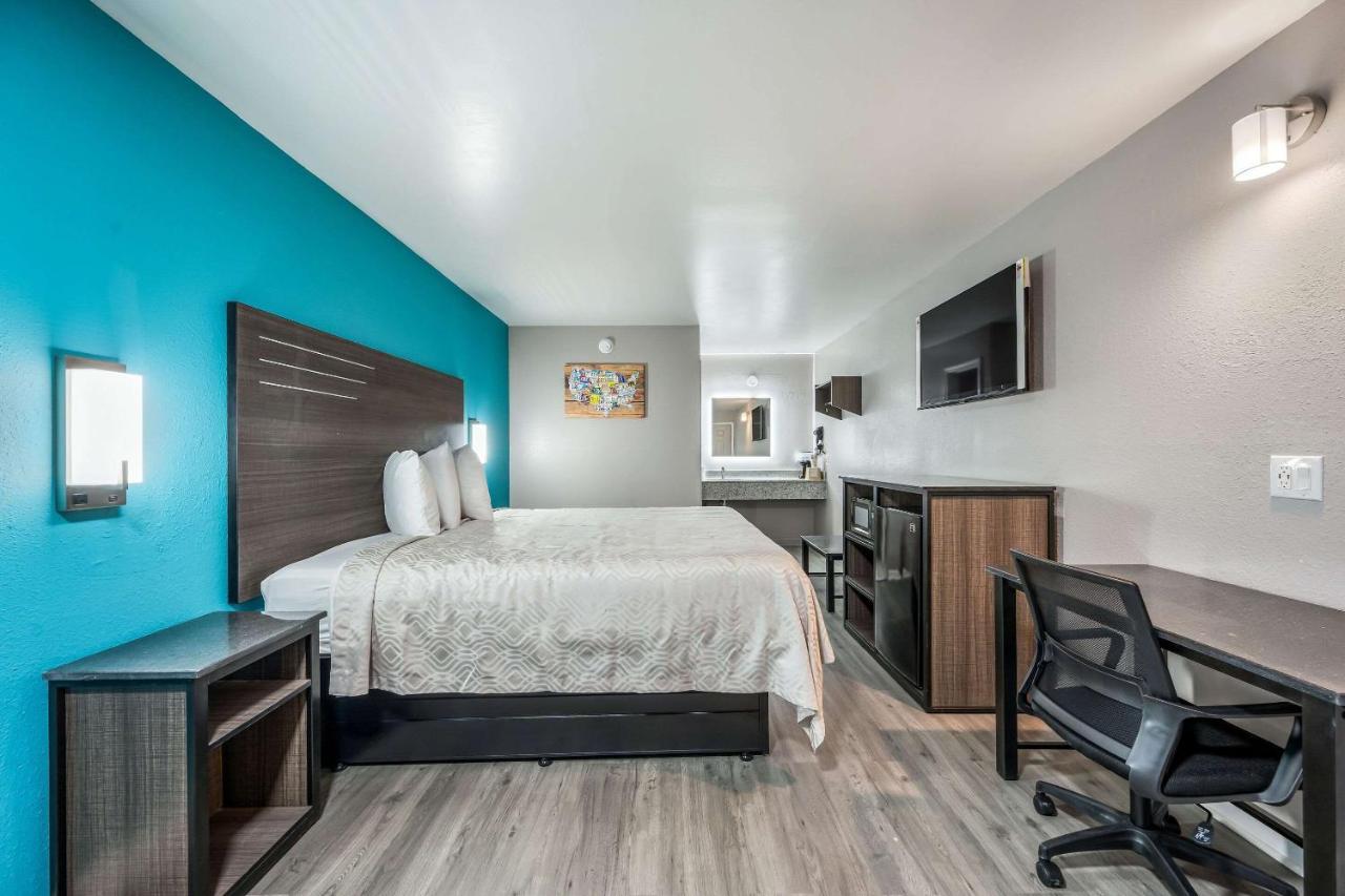 Econo Lodge Russellville Bagian luar foto