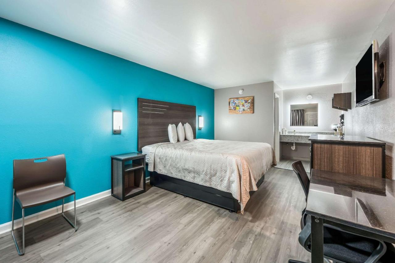 Econo Lodge Russellville Bagian luar foto